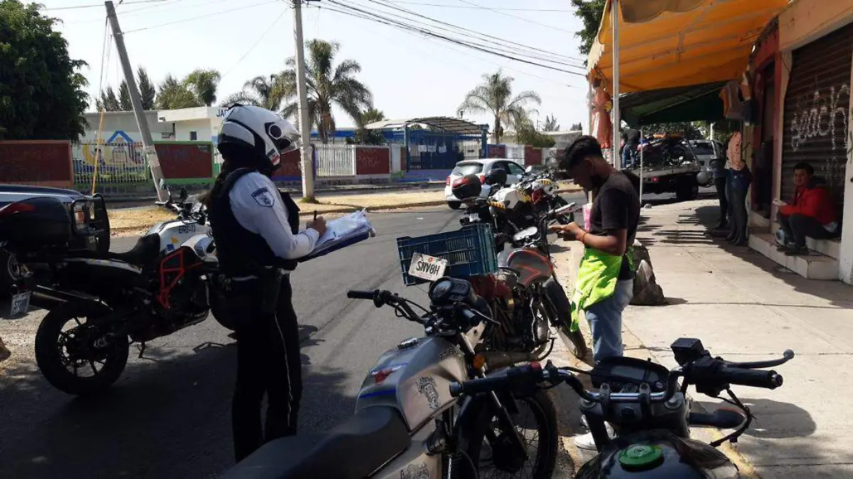 Policía vial segura motos en Tlajomulco